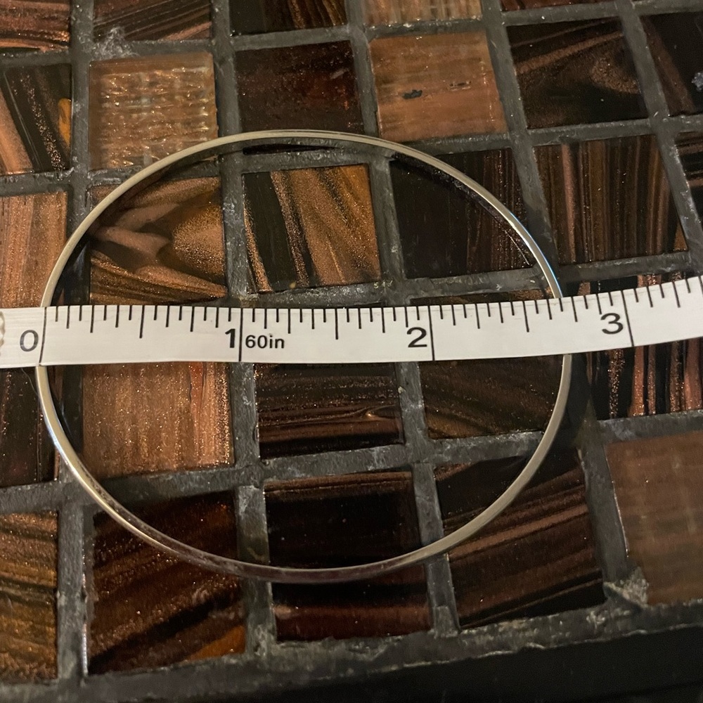 Set of silver bangles. One solid, second with turquoise. Oval shaped. - Picture 4 of 9